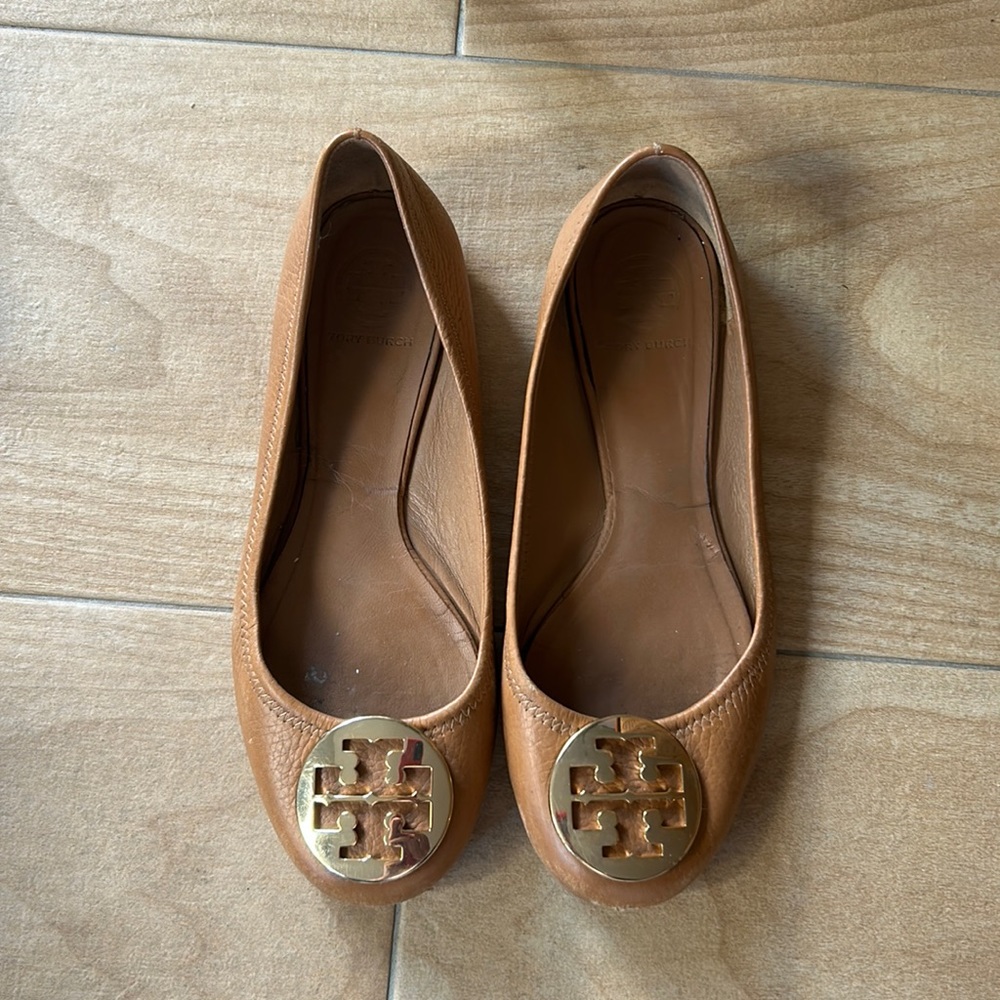 Tory Burch Tan and Gold Flats 8 1/2